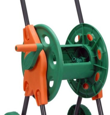 Stojan navíjecí na zahradní hadici s kolečky